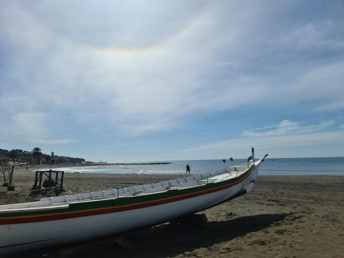 Apartamento Cerca De La Playa Leilighet Málaga Eksteriør bilde
